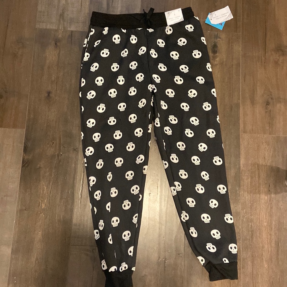 EXTREMELY SOFT Skull Sweatpants! Never worn, tags still on.